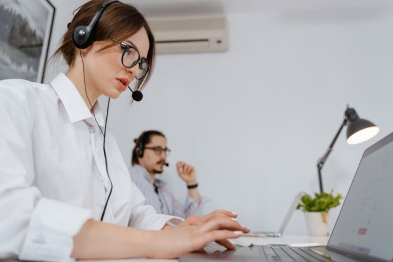 «Aspectos Clave al Seleccionar Diademas para Call Centers»