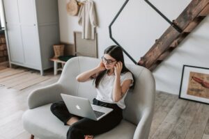 Lee más sobre el artículo «IA en Videoconferencia: Automatización y Análisis de Reuniones en Tiempo Real»